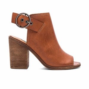 Steve Madden leather cognac sandal size 7